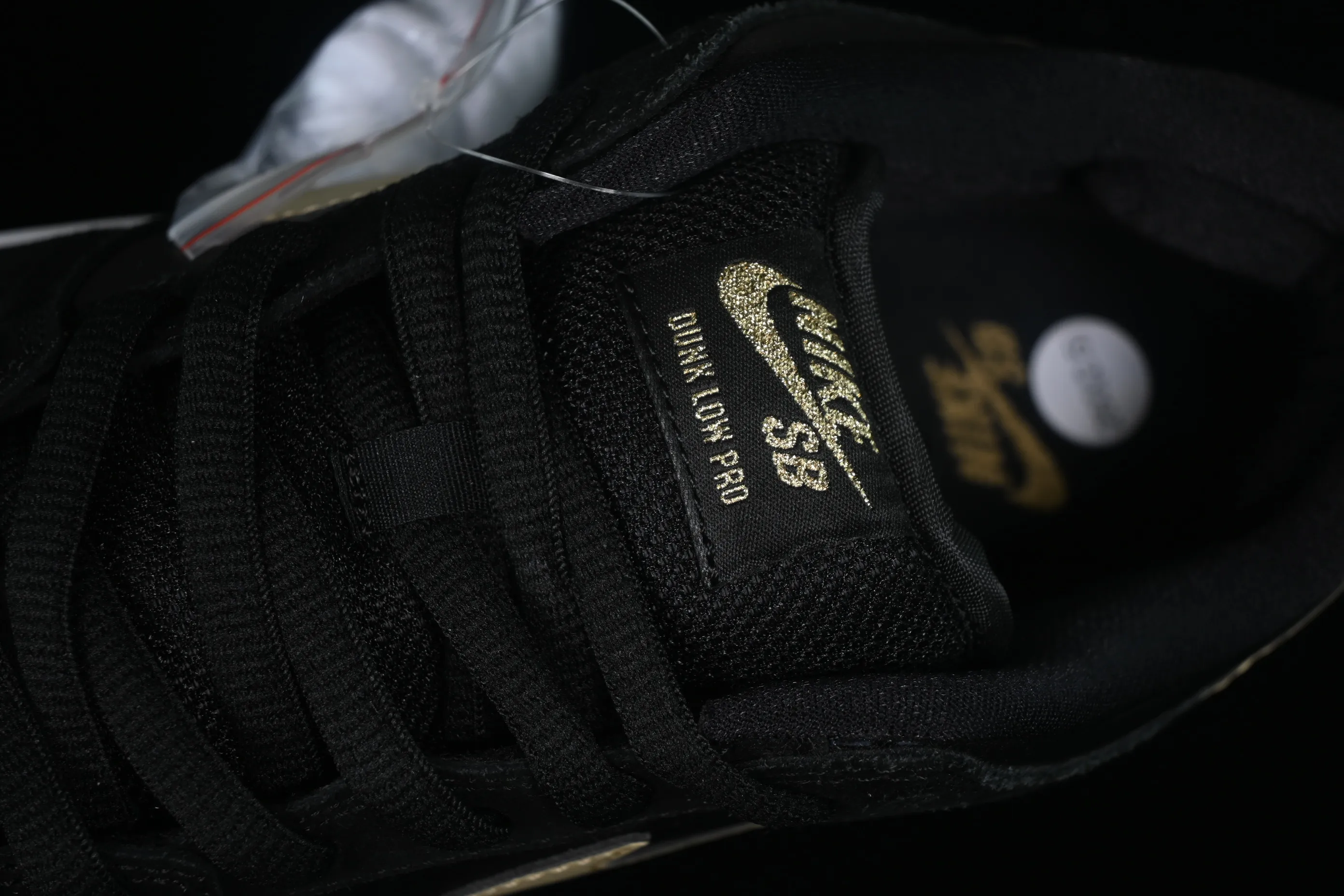 All categories Nk SB Dunk series Nk SB Dunk Low low-top sneakers K version Nk SB Dunk Low black and white gold dunk series low-top casual sports skateboard shoes BQ6817-002